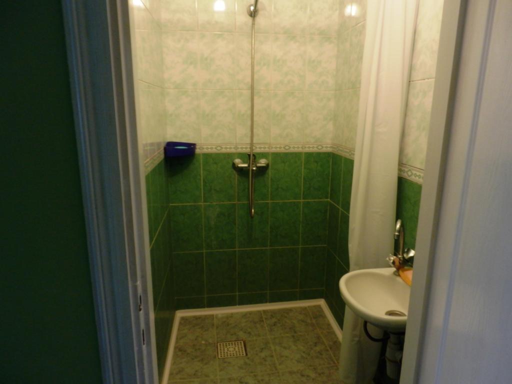 Yourhostel Friend Киев Экстерьер фото